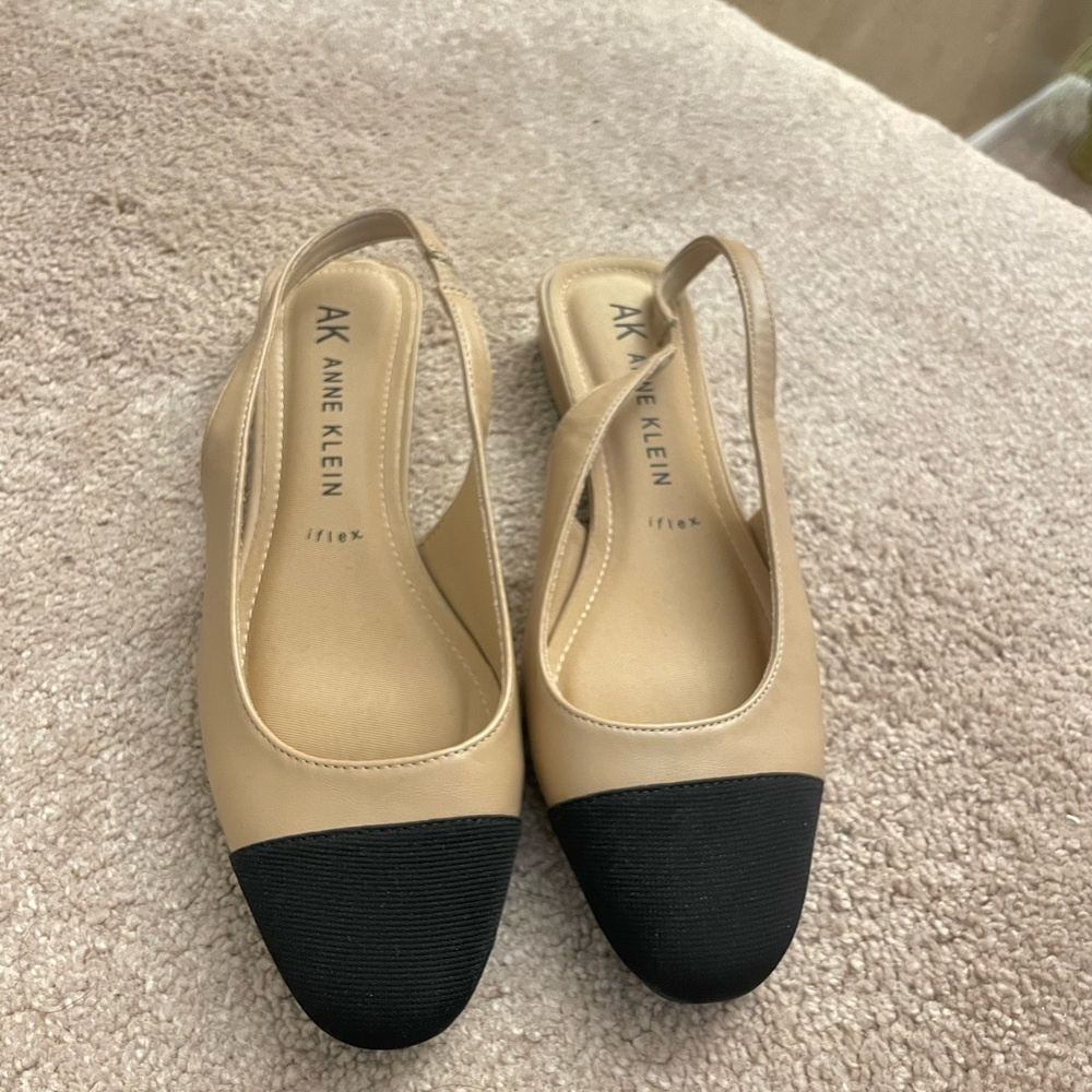 Anne Klein black and tan slingbacks